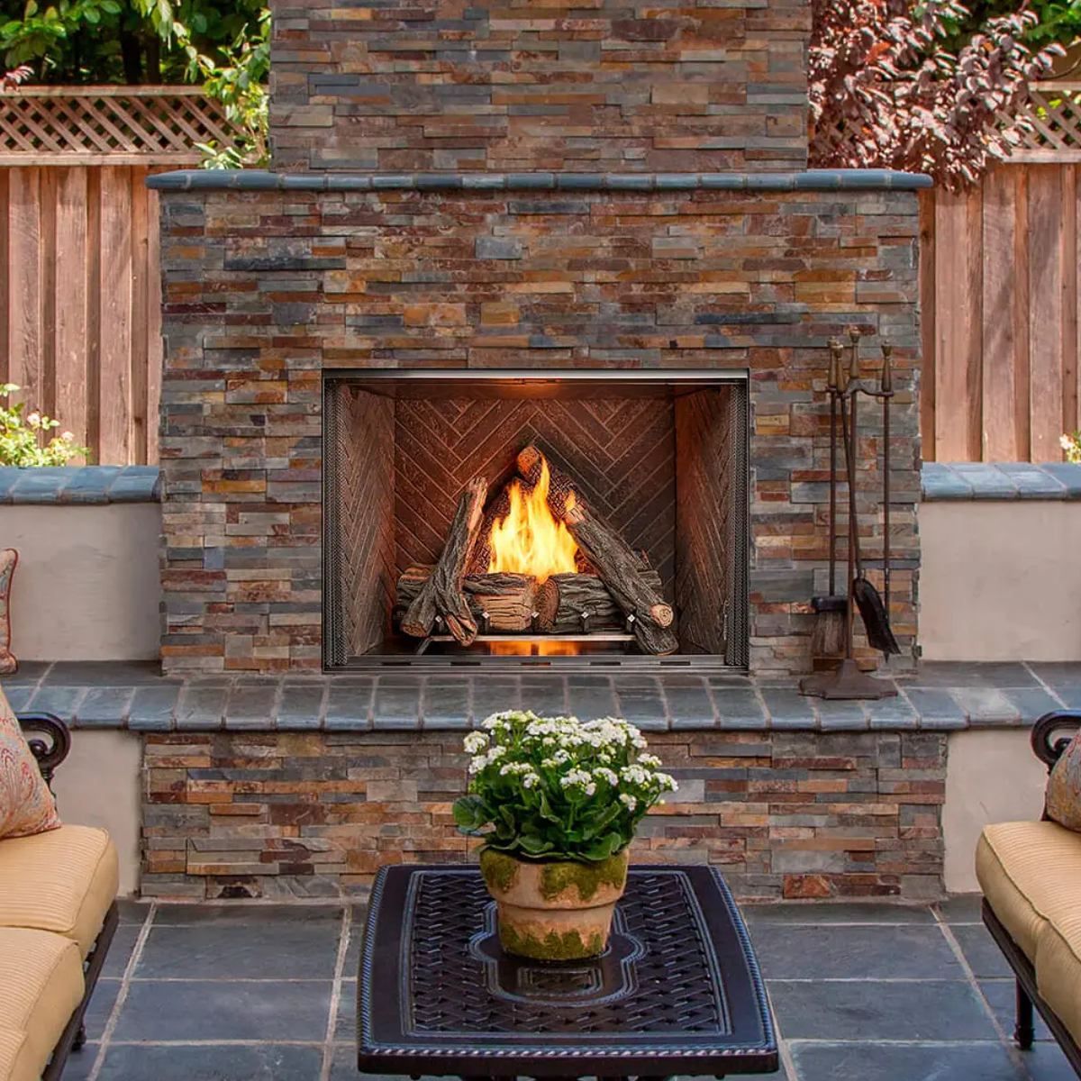 Majestic ODCOUG-36NR Courtyard 36" Outdoor Gas Fireplace W/o Refractory Liner