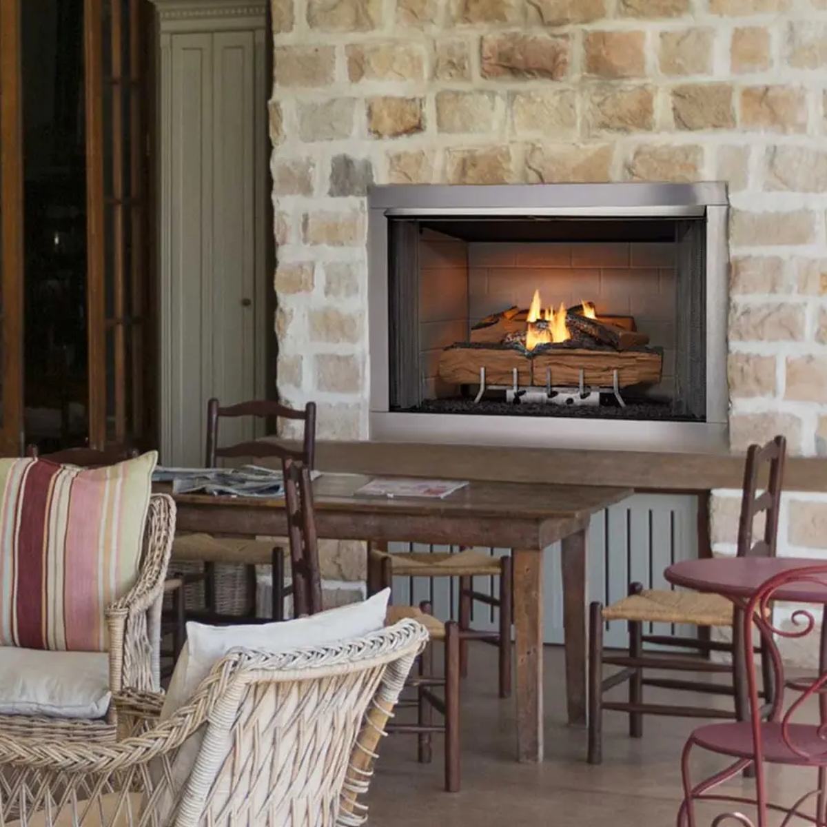 Majestic VOFB42-H 42" Vesper Outdoor Gas Firebox W/Herringbone Concrete Refractory